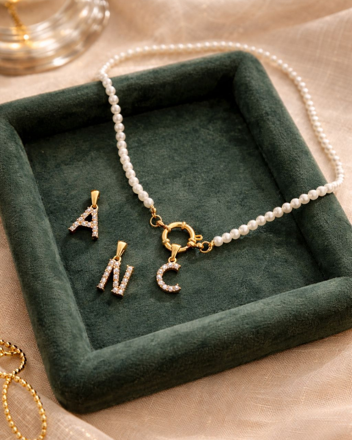 Perlenkette mit Buchstabe